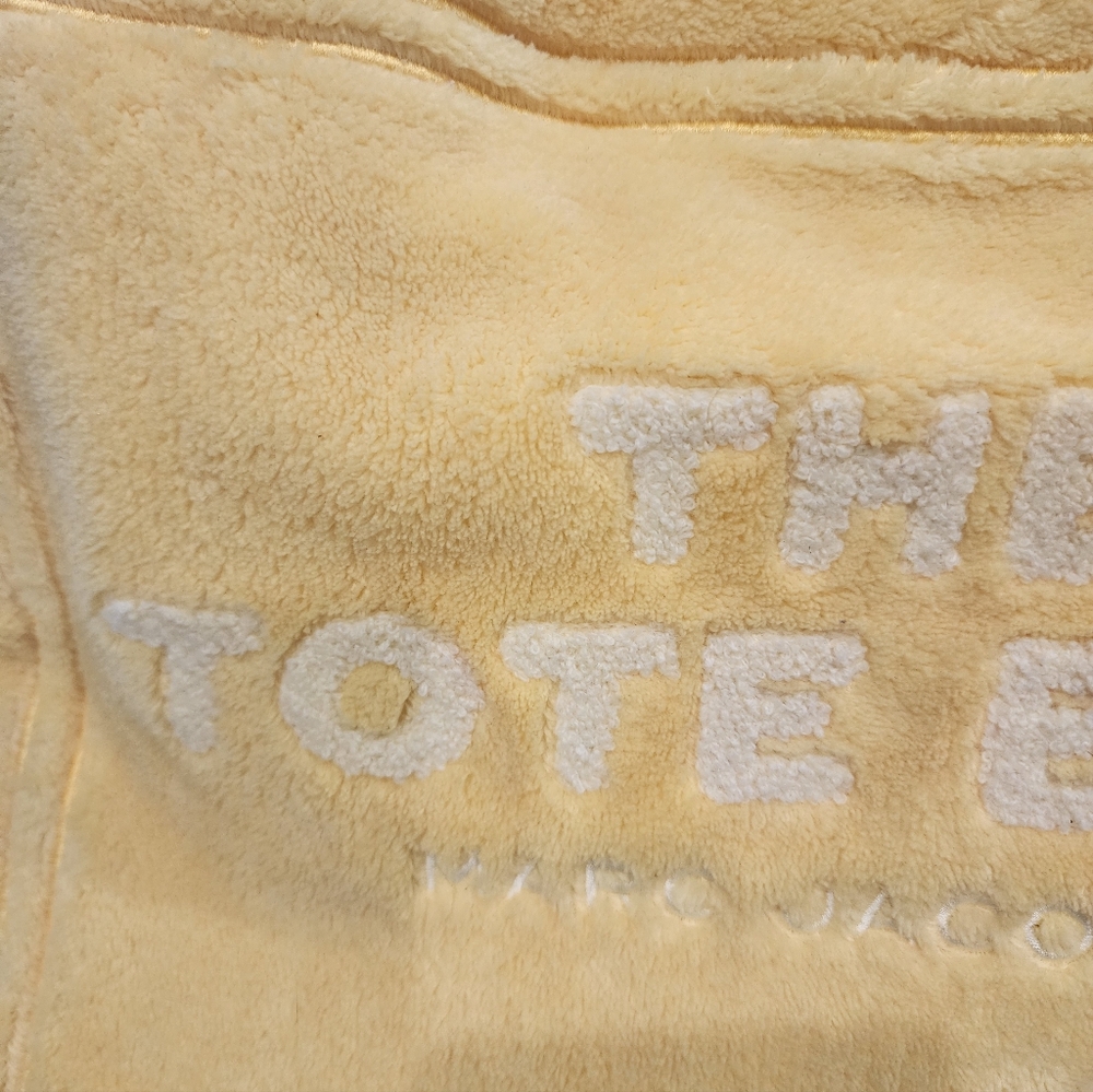 Marc Jacobs Soft Yellow Tote - Picture 3 of 10